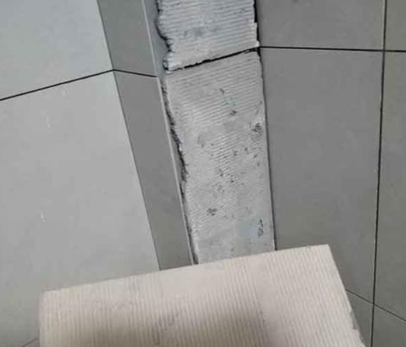 中牟瓷砖空鼓维修公司分享下厨房瓷砖脱落的补救措施。